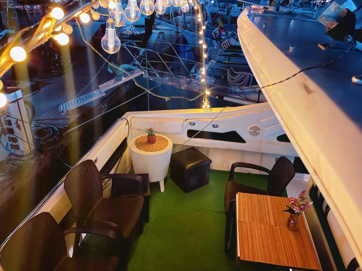 Yacht Hotel Barcelona Sant Adria de Besos Exterior photo