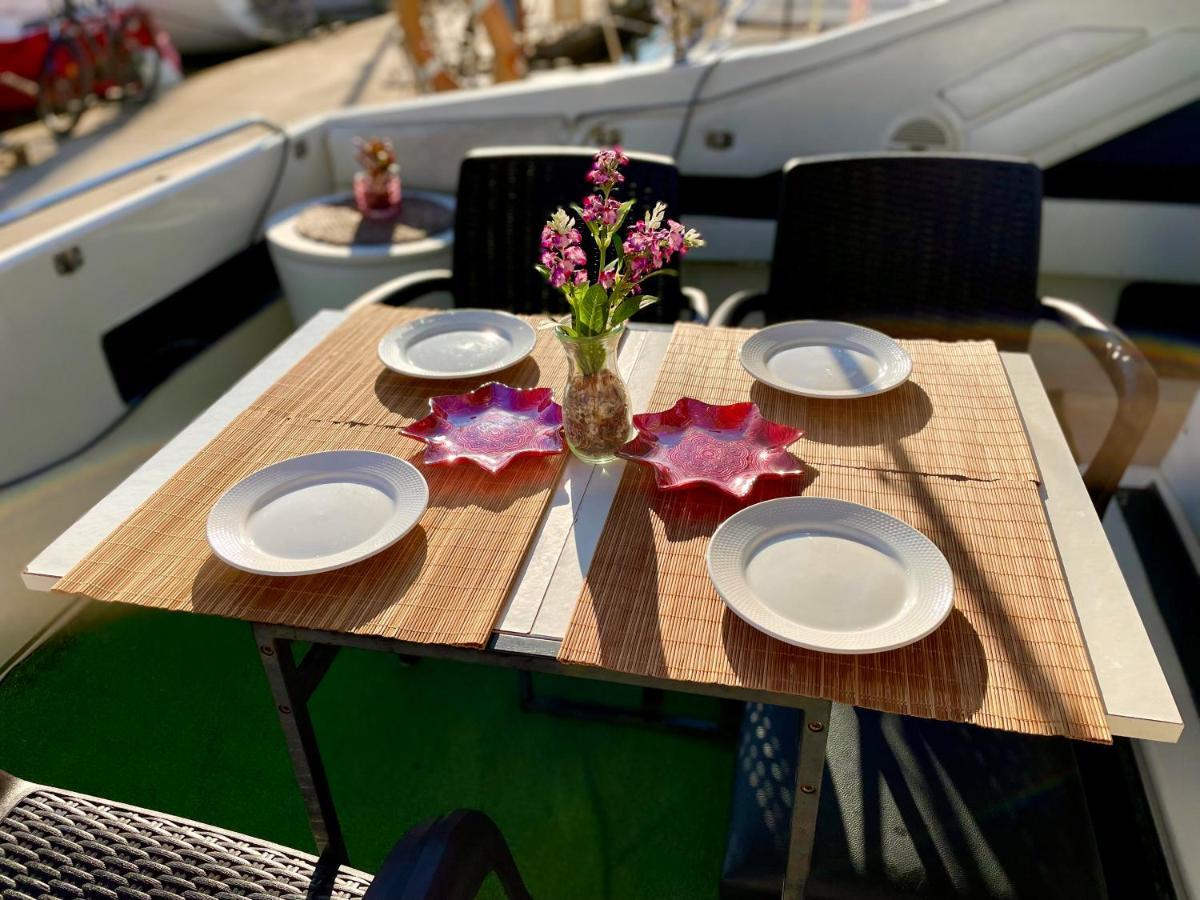 Yacht Hotel Barcelona Sant Adria de Besos Exterior photo